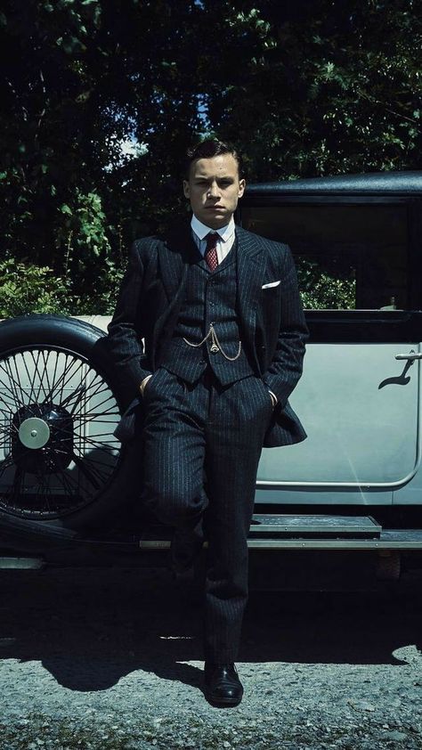 #michaelgray #pollygray #peakyblinders #thomasshelby #tommyshelby # Gentleman Style Vintage Classy Mens Fashion, Peaky Blinders Michael, Michael Gray Peaky Blinders, Michael Peaky Blinders, Micheal Gray, Peaky Blinders Fashion, Costume Peaky Blinders, Peaky Blinders Merchandise, Michael Gray