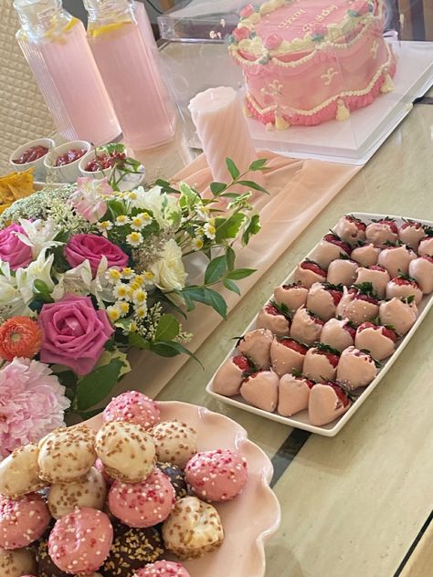 #party #pink #partyfood #gardenparty #flowers Pink Fancy Birthday Party, Pink Flower Birthday Party Decorations, Floral Sweet Sixteen Party Ideas, Pink Flower Birthday Party, Pink Flowers Party, Pretty In Pink Birthday Party Ideas, Sweet 16 Decorations On A Budget, Pink Outdoor Party, Sweet 16 Flower Theme