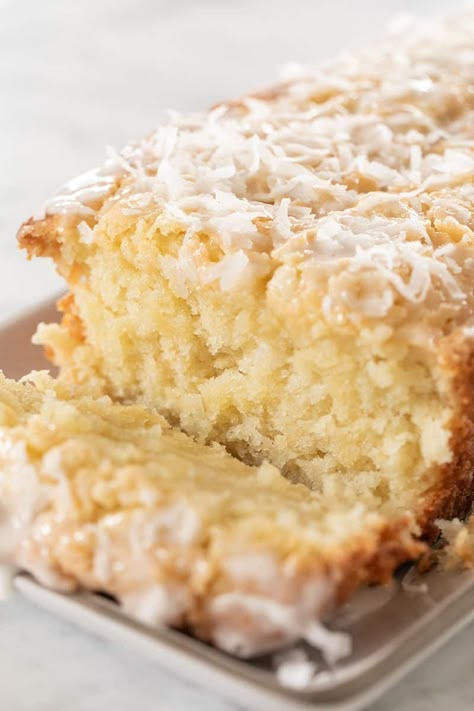 Coconut Glaze, Coconut Loaf Cake, Coconut Loaf, Coconut Baking, Coconut Cake Recipe, Coconut Desserts, Bread Recipes Sweet, Dessert Bar, Coconut Recipes