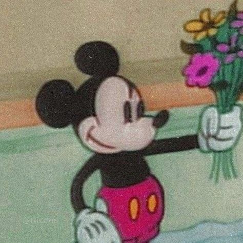 Pfp Love Aesthetic, Mickey Mouse Aesthetic Pfp, Mickey Mouse Profile Pictures, Cartoon Matching Pfp Couple Aesthetic, Mickey Mouse Icons Aesthetic, Vintage Mickey Mouse Aesthetic, Mickey Mouse Matching Pfp, Cartoon Couple Aesthetic, Mickey Mouse Pfp