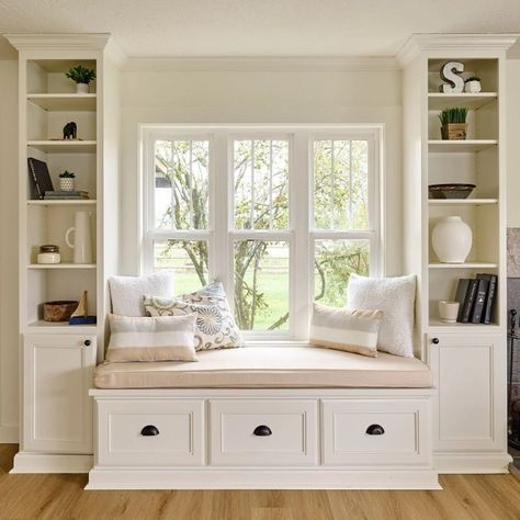 Window Seat With Bookshelves, White Kitchen Windows, Reading Nook Window Seat, Window Seat Ideas, Cozy Window, Built In Window Seat, Window Bench Seat, Cozy Window Seat, Window Seat Kitchen