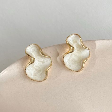 💐Irregular shapes, enamel, modeling art earrings 🍒The shape is rich, the three-dimensional design is weighty, and the dripping cream color is intriguing. 👉🏻 https://elegivajewelry.com/product/irregular-shapes-enamel-modeling-art-earrings/ 🫶🏻Elegiva's Blessing You’re unique, nothing can replace you. 🛒Visit https://elegivajewelry.com/ 💖for more beautiful jewelry! #jewelry #vibe #earrings #accessories #necklace #gold #handmadejewelry #love #pearls #jewelrydesigner #silver #jewelryaddict #rin... Needle Earrings, Enamel Stud Earrings, Wedding Girl, Art Earrings, Jewels Rings, Earrings Accessories, Rings Bracelets, Art Model, Simple Jewelry