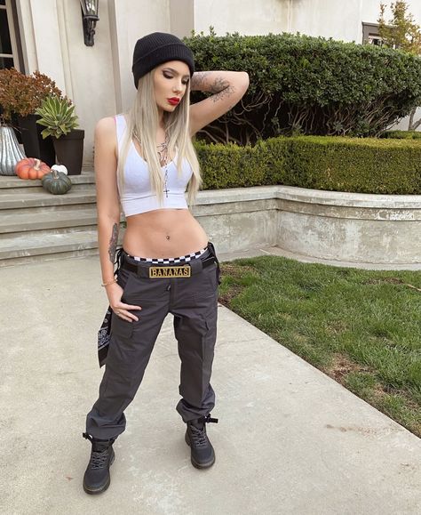 Halsey Halloween Costume Ideas, Famous Rockstar Costume, Gwen Stefani 90s Costume, Gwen Stefani Concert Outfit, Gwen Stefani Costume Halloween, Gwen Stefani Halloween Costume, Music Artist Costume, 2000s Gwen Stefani, Gwen Stefani Costume