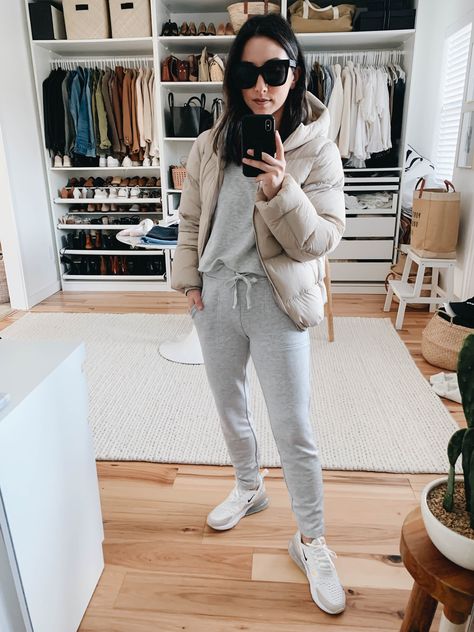 Grey Sweatsuit Outfits Women, Jogger Winter Outfit, Sweatpants Outfit Winter, Grey Sweats Outfit, Sweatpants Outfit Fall, Sweatpants Outfits Winter, Sweatsuit Outfits Women, Sweats Outfits, Sweatsuit Outfits