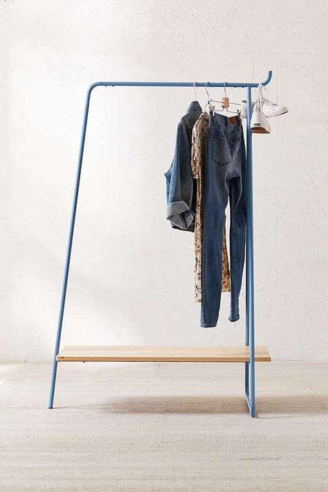 Here's What Your College Apartment Really Needs Before School Starts Clothing Rack Design, Clothing Rack Ideas, Metal Clothing Rack, Rolling Clothes Rack, Diy Coat Rack, Diy Clothes Rack, Wardrobe Space, Diy Shoe Rack, School Starts