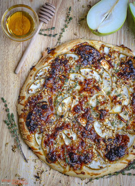 This pear and brie pizza has it all...sweet, savory, and perfect for fall! Move over apple, the pear is the star today! Brie Pizza, Pizza Oven Recipes Wood Fired, Pear And Brie, Wood Fired Oven Recipes, Pear Pizza, Stuffed Breads, Pizza Oven Recipes, Unique Pizza, Carrot Cupcake