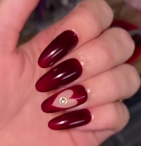 Cassie Euphoria Nails Heart, Euphoria Nails Ideas Cassie, Nails From Euphoria, Cassie Nails, Euphoria Nails, Queen Nails, Makeup Nails Art, Graduation Nails, Grunge Nails