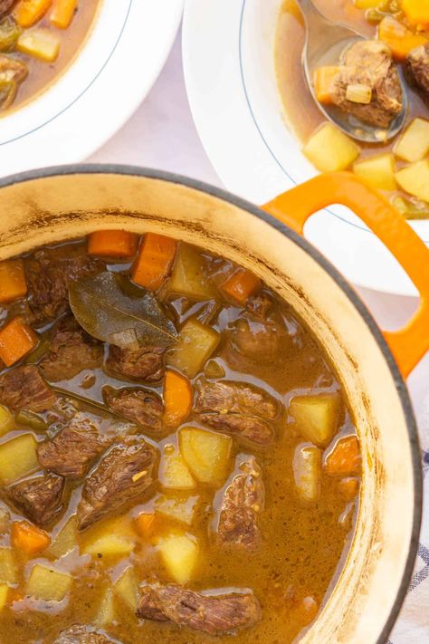 Spanish Beef Stew, Old Fashioned Beef Stew, Homemade Beef Stew Recipes, Spanish Recipe, Classic Beef Stew, Homemade Beef Stew, Carrots And Potatoes, Stew Meat, Beef Stew Recipe