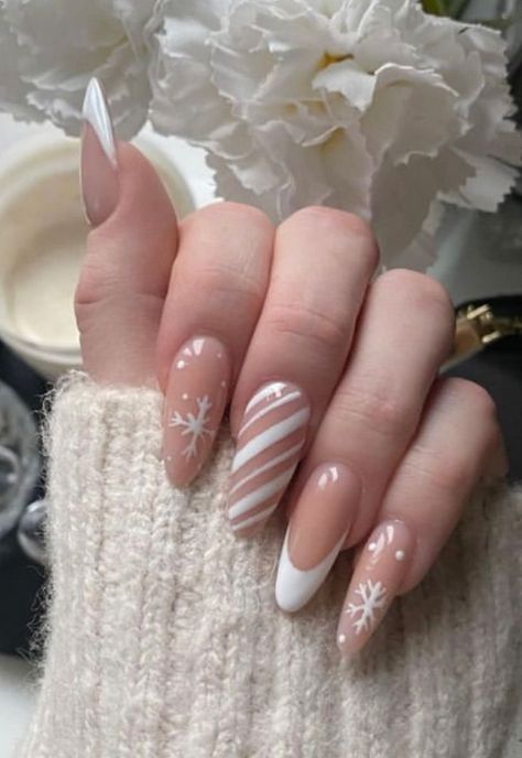 Aesthetic Nails For Christmas, White Christmas Nails Almond Shape, Nail Art Simple Elegant Classy Sparkle, White Pink Christmas Nails, Nails Ideas Christmas Simple, Almond Nail Christmas, Cute Simple Nails Winter, Nails 2023 Christmas, Christmas Nail Ideas Almond Shape