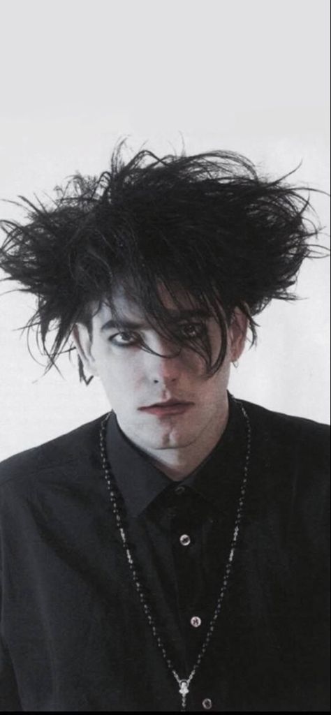 Robert Smith Wallpaper, Goth Bands, Goth Subculture, Robert Smith, Gothic Rock, Band Stuff, Morrissey, Estilo Punk, Goth Aesthetic