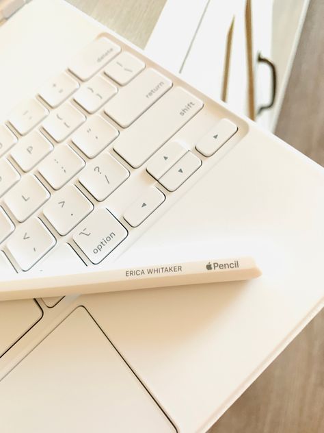 Apple Pencil engraved with the name “Erica Whitaker” sits on top of a white iPad magic keyboard. Apple Pencil 2nd Generation, User Guide, Apple Pencil, Apple Products, Note Taking, Computer Keyboard, Ipad Mini, Repair, Pencil