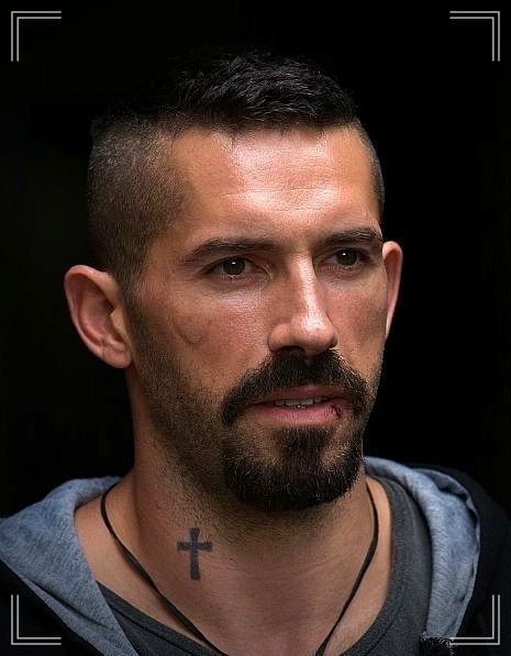 Scott Adkins Scott Adkins Wallpaper, Boyka Tattoo, Scott Adkins Boyka, Yuri Boyka, Cross Tattoo Neck, Scott Adkins, Boxing Videos, Boxing Posters, Men's Facial Hair