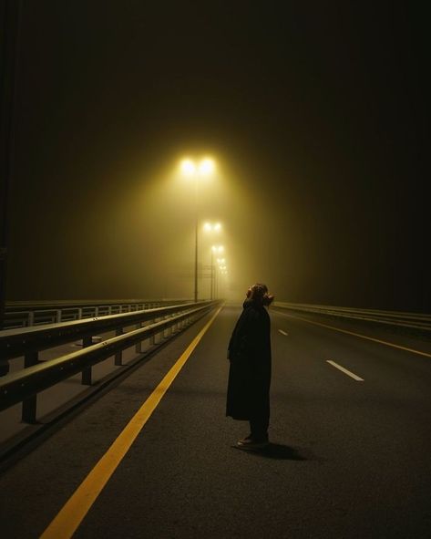 Dark Street Photoshoot, Night Road Photography, Cinematic Photography Portraits, Night Photography Portrait, Night Street Photography, Fog Photography, Night Time Photography, Night Portrait, Fotografi Digital