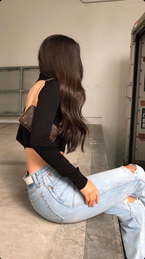 The Ritual Shantel Tessier, Ryat Archer, Healthy Thick Hair, Shantel Tessier, Nails Selfie, Chic Black Outfits, Dark Brunette Hair, Brown Hair Inspo, Beauty Hairstyles