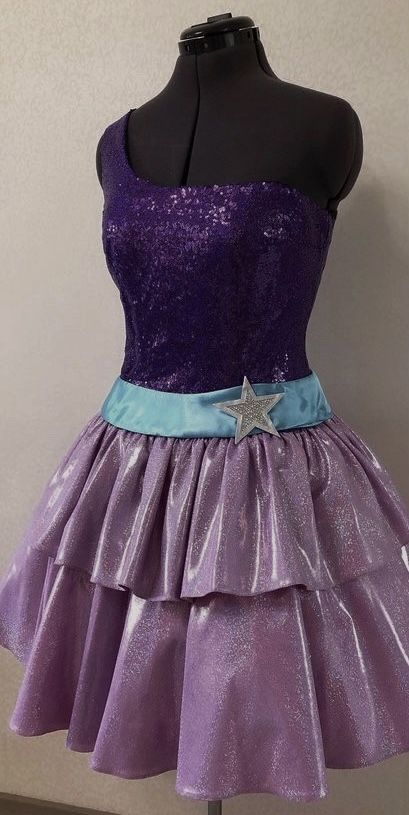 Popstar Barbie Costume, Barbie Outfit Sketch, Princess And The Pop Star Costume, Barbie Princess And The Popstar Halloween Costume, Barbie Dress Fashion Outfit, Princess And Popstar Costume, Barbie Popstar Aesthetic, Barbie Princess And The Popstar Costume, Barbie Cosplay Dress