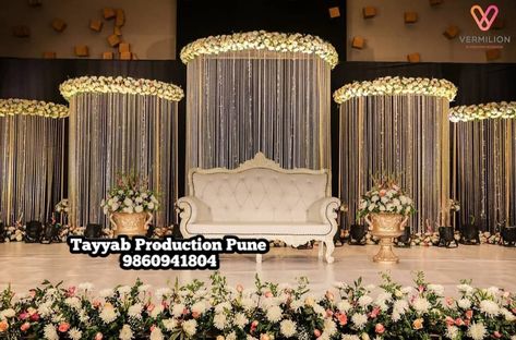 Simple Reception Stage Decor, Varmala Decoration, Shaadi Decor, Engagement Stage, Indian Wedding Decorations Receptions, Engagement Stage Decoration, Nikah Decor, Reception Stage, Reception Stage Decor