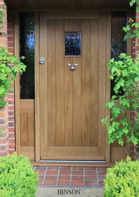 Wooden Front Doors With Glass Panels, Light Oak Front Door, Oak Front Door Ideas, Wooden Front Door Ideas, Wooden Doors Exterior, Front Door Bungalow, Wooden Doors Entrance Front Entry, Oak Front Door With Side Panels, Modern Main Door Design