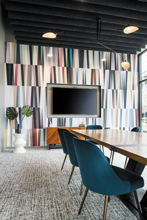 Colorful Meeting Room Design, Funky Conference Room, Fun Conference Room Design, Fun Conference Room, Creative Conference Room Design, Video Conference Room Design, Board Room Design Corporate, Colorful Meeting Room, Colorful Conference Room