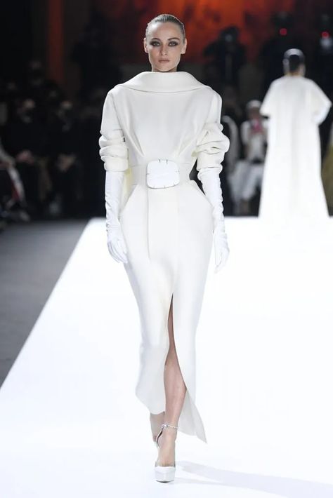 Paris Fashion Week – Oklams Architectural Fashion, Hiv Aids, Stephane Rolland, Fairy Fashion, Couture Week, Couture Collection, Couture Fashion, Fitted Dress, Hungary