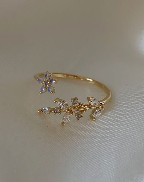 Asian Gold Jewelry, Gaun Koktail, خواتم خطوبة, Cute Promise Rings, قلادات متدلية, Hand Jewelry Rings, Ethereal Jewelry, Pretty Jewelry Necklaces, Jewelry Accessories Ideas