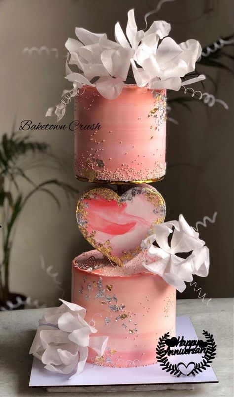 Gravity Wedding Cake Ideas, Gravity Wedding Cake, 2024 Cake, Gravity Cakes, Wedding Cake Videos, Anti Gravity Cake, Cake Structure, Tall Cake, Patisserie Fine