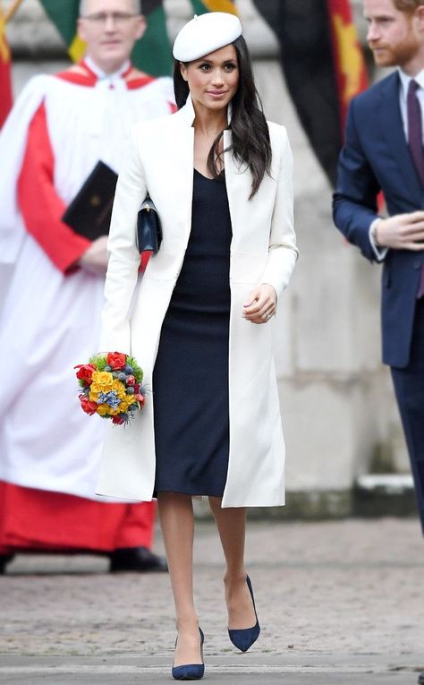 The future royal is effortlessly understated in this Amanda Wakeley coat and Stephen Jones Beret. Estilo Meghan Markle, Princ Harry, Meghan Style, Commonwealth Day, Meghan Markle Outfits, Harry And Megan, Amanda Wakeley, Princess Meghan, Style Transformation