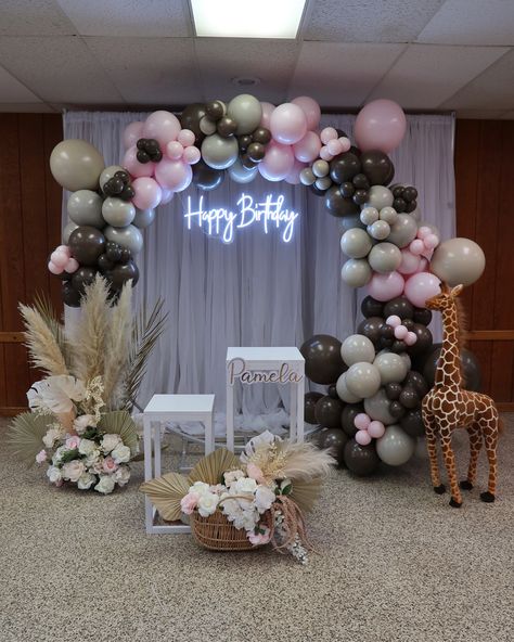 Circle Backdrop With Balloons, Backdrop Balloon Garland, Backdrop Balloon, Birthday Backdrops, Circle Backdrop, Baptism Ideas, Balloon Wall, Birthday Backdrop, Flower Backdrop