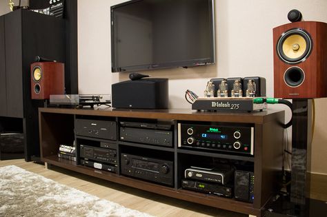 Hi Fi Audio Living Room, Stereo Listening Room, Hi Fi Furniture, Hi Fi Audio, Audio Room Design, Music Listening Room, Listening Room Ideas, Deco Tv, Hifi Room