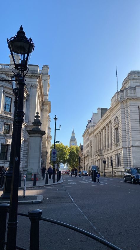 London Sunny Day, London Morning Aesthetic, London Hotel Aesthetic, City Aesthetic Daytime, London Street Aesthetic, City Aesthetic Day, London Streets Aesthetic, London Uk Aesthetic, London City Aesthetic