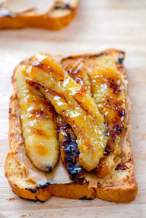 Peanut Butter Banana Sandwich Grilled, Banana Peanut Butter Sandwich, Fancy Peanut Butter And Jelly Sandwich, Banana Sandwich Ideas, Peanut Butter Sandwich Variations, Onion Sandwich Recipe, Onion Sandwich, Peanut Butter Sandwiches, Banana And Peanut Butter