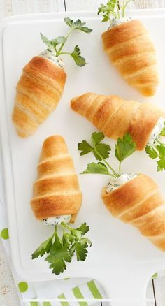 Stuffed Crescent Roll Carrots, Easter Appetizers, Easter Snacks, Easter Menu, Easter Brunch Food, Crescent Roll, Think Food, Easter Dinner, Easter Brunch