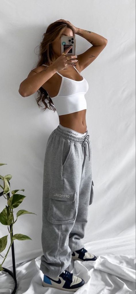 Fitness Trends 2023, Jennifer Chong Outfits, Gym Photo Ideas Women, 2024 Outfit Trends, 2024 Trends For Women, Sporty Aesthetic Outfit, Gym Girl Outfits, Gym Aesthetic Outfits, Jennifer Chong