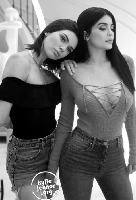 Kylie Jenner Poses, Kendall Ve Kylie, Celeb Pictures, Kendall Jenner Modeling, Jenner Girls, Looks Kylie Jenner, Estilo Kylie Jenner, Kylie Jenner Look, Robert Kardashian