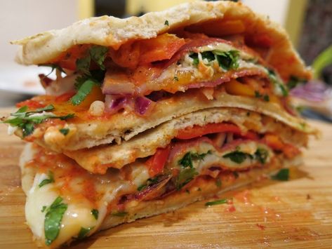 Naan Bread Sandwiches, Naan Breakfast Sandwich, Naan Sandwich Recipes, Naan Bread Lunch Ideas, Naan Bread Sandwich Ideas, Naan Sandwich Ideas, Bread Lunch Ideas, Naan Sandwiches, Naan Sandwich