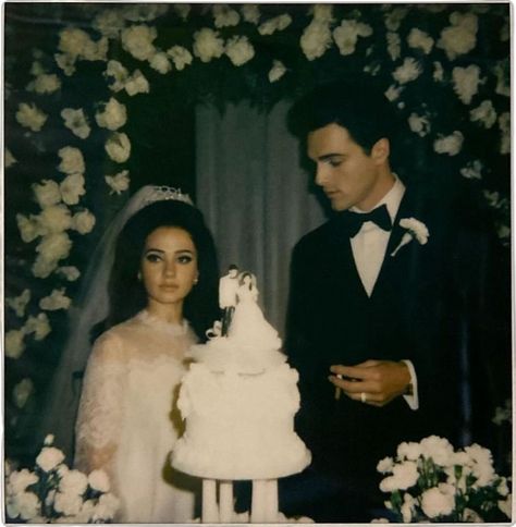 as priscilla and elvis on their wedding day Priscilla And Elvis Wedding, Elvis And Priscilla Movie, Jacob Elordi Priscilla, Elvis And Priscilla Wedding, Elvis Presley Wedding, Priscilla Core, Priscilla Presley And Elvis, Priscilla And Elvis, Priscilla Presley Wedding