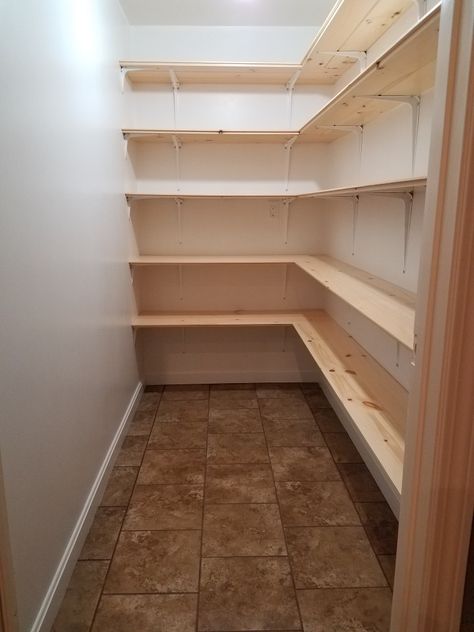 Pantry with custom shelves Diy Closet Shelves, Pantry Closet Design, Wall Shelving Systems, Custom Shelves, Pantry Layout, Diy Pantry Organization, Organize Your Pantry, Pantry Laundry Room, Hallway Furniture Storage