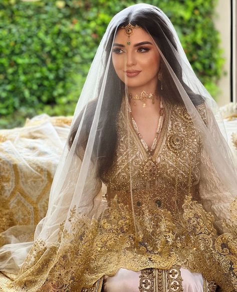 Asoka Trend, Moroccan Henna, Moroccan Bride, Abaya Outfit, Dream Wedding Decorations, Moroccan Fashion, Moroccan Wedding, Moroccan Dress, Bridal Makeup Looks