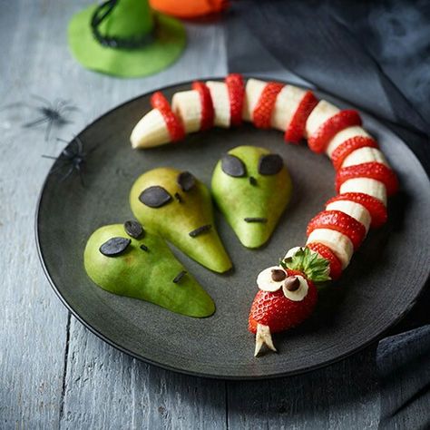 Halloween Food Ideas Veggies, Halloween Appetizers Vegetables, Spooky Vegetables, Halloween Snacks Vegetables, Halloween Vegi Tray, Halloween Snacks For Kids, Halloween Lunch, Halloween Breakfast, Halloween Fruit