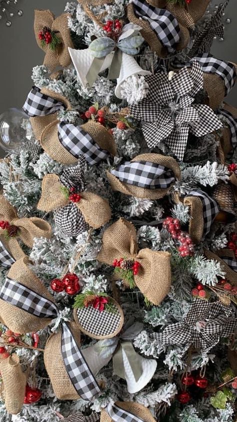 Black And Burlap Christmas Tree, Camouflage Christmas Tree Ideas, Black Plaid Christmas Decor, Black White Buffalo Plaid Christmas, Black And White Plaid Christmas Decor, Christmas Tree Plaid Theme, Buffalo Print Christmas Tree, Farmhouse Buffalo Plaid Christmas Tree, Burlap Ribbon Christmas Tree