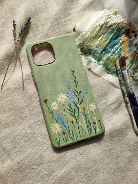 Artsy Phone Cases, Phone Case Diy Paint, Diy Phone Case Design, Acrylic Phone, Beauty Boost, Phone Cover Design, Power Of Makeup, Diy Iphone Case, Cases Diy