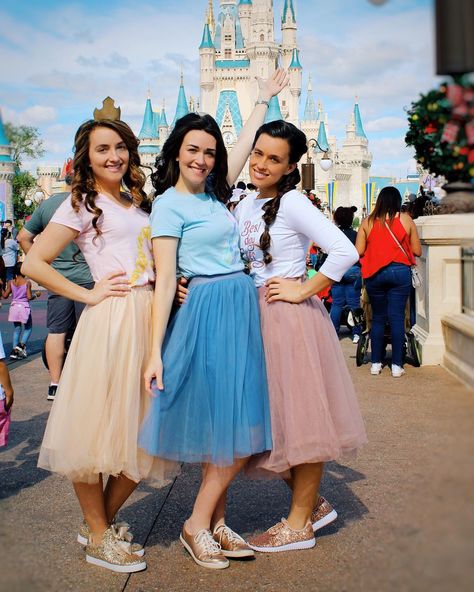 • 3 #Disney #Princesses • Enjoying the best Place with the best company! #aurora #cinderella #rapunzel #thehubasisters #squintyeyes Dapper Disney, Disneyland Dress, Disney Princess Inspired Outfits, Disney Inspired Makeup, Outfit Ideas Modest, Princess Inspired Outfits, Disney Outfits Women, Disney Princess Outfits, Disney Themed Outfits