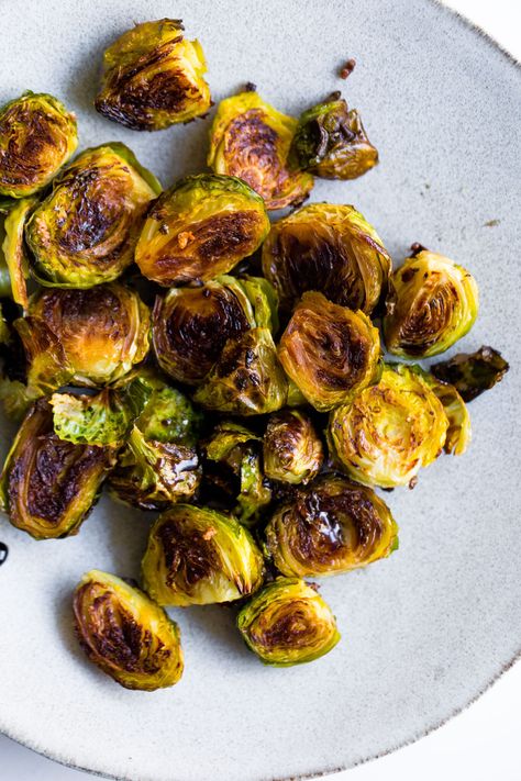 Honey-Garlic Glazed Roasted Brussels Sprouts - Wholesomelicious Honey Brussel Sprouts, Garlic Brussel Sprouts, Brussel Sprouts Recipes Easy, Balsamic Brussels Sprouts, Balsamic Brussel Sprouts, Garlic Balsamic, Savory Sides, Roasted Sprouts, Vegetable Side Dish