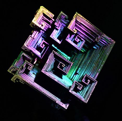 R. Tanaka: Bismuth Discovery Museum, Bismuth Crystal, Crystals Gems, Thought Patterns, Square Crystal, Pretty Rocks, Cool Rocks, Square Stone, Mineral Stone