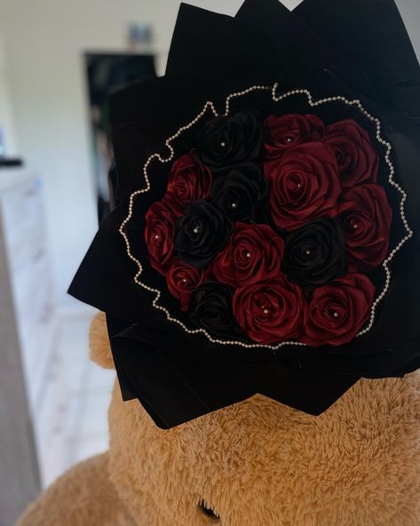 Start ordering your bouquets today. 🍷🐦‍⬛ 15 count bouquet 🍷🐦‍⬛ Directly message me to order! #roses #flowers #bouquet #red #black #white #eternalroses #foreverflowers #explorepage #explore Roses Flowers Bouquet, Forever Flowers, Flowers Bouquet, Bouquets, Black And Red, Roses, Black White, Flowers, Red