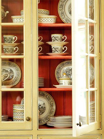 Color Contrast ~ Painting the interiors of shelves and cabinets helps set off prized collections. Black-and-white china gets a shot of interest when arranged in front of the coral-hued backdrop. China Hutch Display, China Cabinet Decor, Decorative Plates Display, Painted China Cabinets, Dish Display, Farmhouse Backsplash, Sarah Richardson, Homes Ideas, Antique Booth