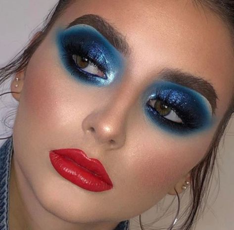 9 Seductive Blue Makeup Looks To Try This Fall - Page 5 of 9 - VIVA GLAM MAGAZINE™ Sky Blue Makeup, 4th Of July Makeup, Blue Eyeshadow Looks, Blue Makeup Looks, Party Makeup Looks, Cute Eyeshadow Looks, Orange Makeup, Bold Makeup Looks, Heavy Makeup