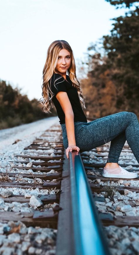 Photoshoot Railroad Tracks, Photos On Railroad Tracks, Railway Photoshoot Ideas, Poses On Railroad Tracks, Photoshoot On Railway Track, Railway Track Photoshoot, Travel Senior Pictures, Railway Portrait Photography, Senior Pics On Railroad Tracks