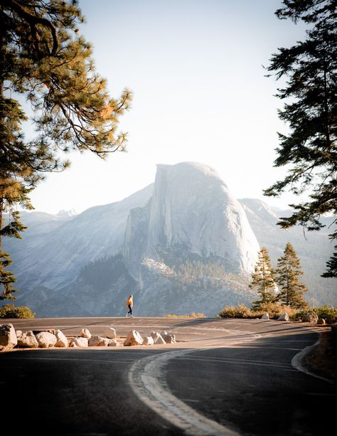 Glacier Point Curve during Fall in Yosemite. 10 scenic locations you don't want to miss! Yosemite National Park Photography, Yosemite Photos, Mountains California, Pacific Coast Highway Road Trip, Yosemite Photography, Melissa Miller, Yosemite Trip, Yosemite Falls, 35mm Photography