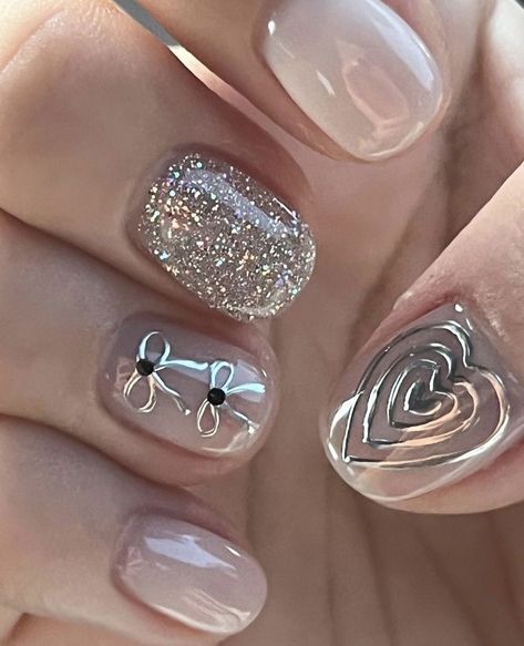 Fingertip Nails, Coquette Nail Ideas, Pink Silver Nails, Coquette Nail, Silver Nail Art, Desain Quilling, Hello Nails, Hippie Nails, Nail Trend