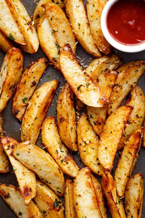 Crispy Garlic Baked Potato Wedges - Cafe Delites Garlic Baked Potatoes, Baked Potato Wedges Recipe, Baked Potato Wedges, Garlic Baked, Potato Wedges Recipe, Wedges Recipe, Potato Wedges Baked, Crispy Garlic, Potato Wedges